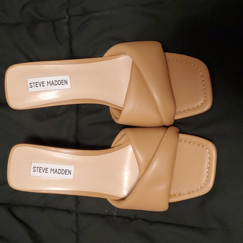 Steve Madden heeled, tan sandals (7 1/2)
